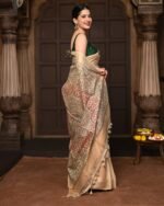 Women Handloom Cotton Silk Saree with Golden Border - Image 3